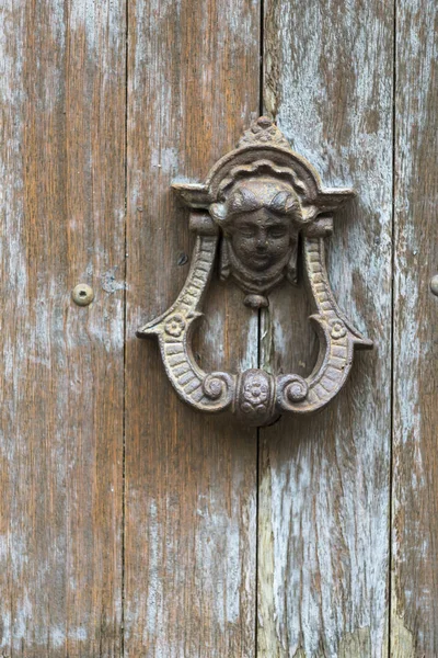 Old Door Metal Knocker — Stock Photo, Image