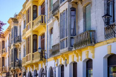 TORO, İspanya - Haziran 149, 2018: İspanya 'nın Kastilya y Len özerk bölgesinde Zamora iline bağlı Toro köyünün mimarisi.