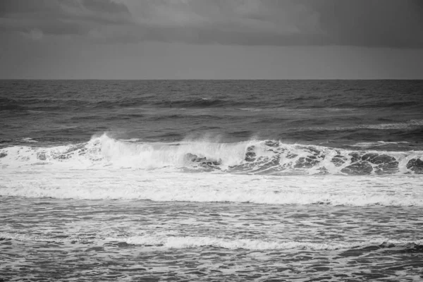 Vagues Brisant Doucement Contre Rivage Moledo Beach Dans Nord Portugal — Photo