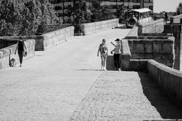 Ourense Spain May 2018 People Walking Medieval Bridge Crosses River — Stock Photo, Image