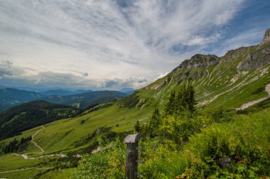 Avusturya'da güzel dağ manzarası