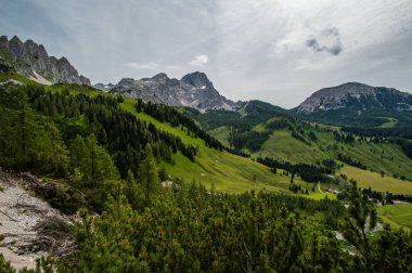 Avusturya'da güzel dağ manzarası