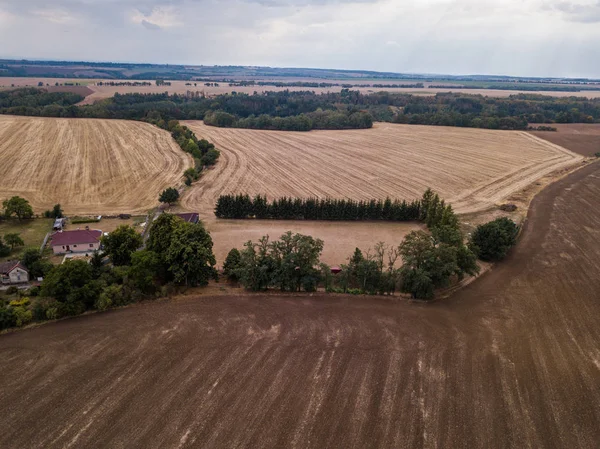 Kırsal alanda bir tarım alanlarının kahverengi toprak 