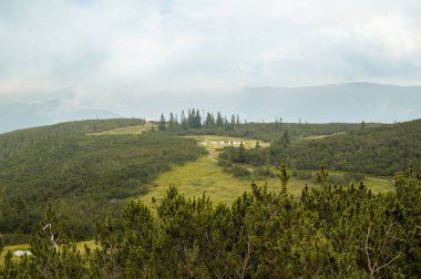 Gündüzleri güzel dağ manzarası