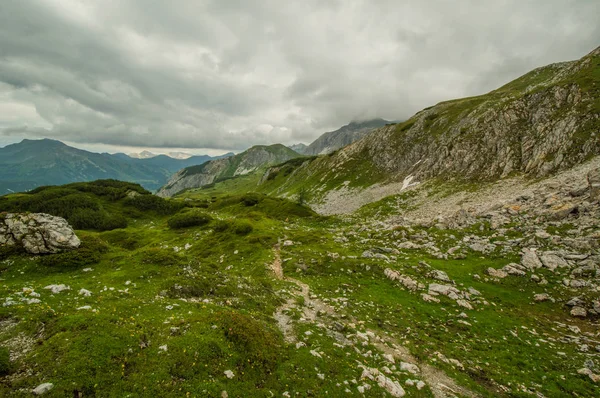 Cloudy Sky Mountain Top Covered Lush Greenery — Stock Photo, Image