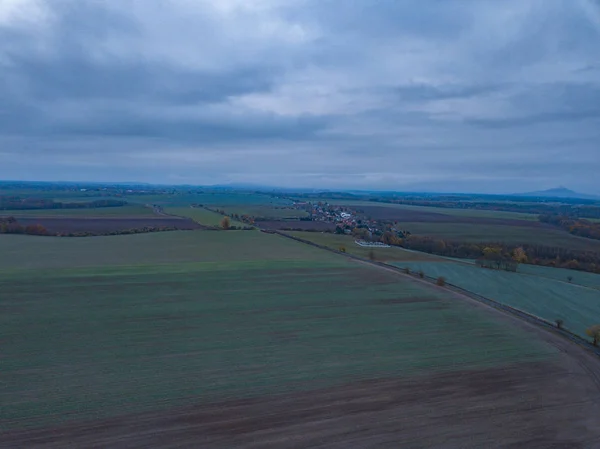 Luftaufnahme Eines Verschwommenen Grünen Landwirtschaftlichen Feldes — Stockfoto
