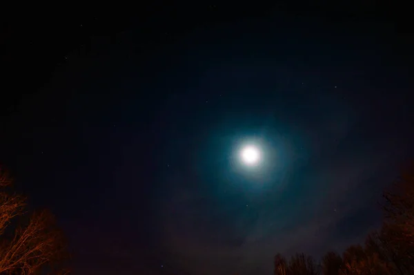 Живописный Вид Ночного Неба Освещаемого Луной — стоковое фото