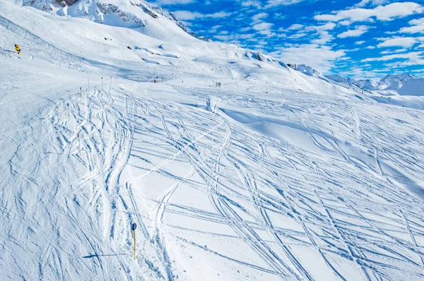 Montagne Innevate Con Piste Sci Alla Luce Del Sole — Foto Stock