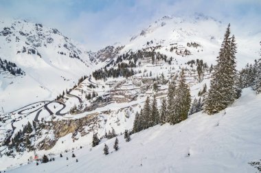 Avusturya Alplerinde kayak merkezi Kayak Arlberg