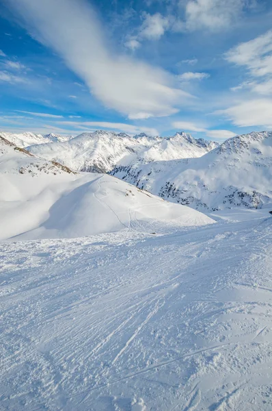 奥地利西部蒂罗尔阿尔卑斯山区的Patscherkofel山和滑雪区 — 图库照片