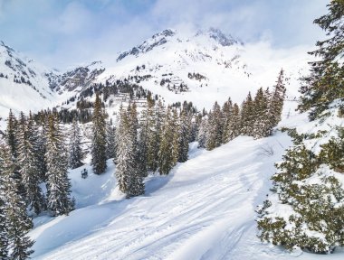 Avusturya Alplerinde kayak merkezi Kayak Arlberg