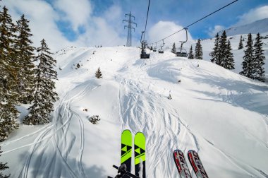 Avusturya Alplerinde kayak merkezi Kayak Arlberg