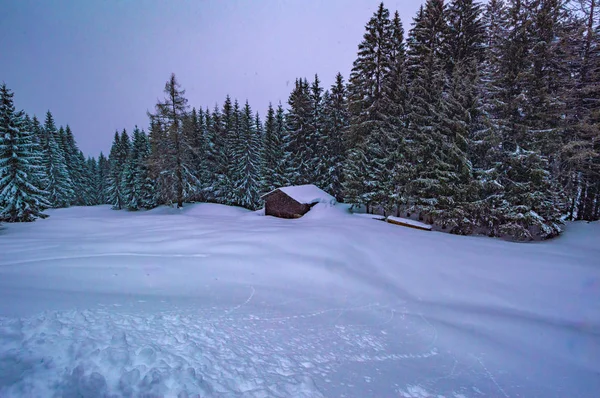 Snowy Chalet Berg Sonnenkopf — Stockfoto
