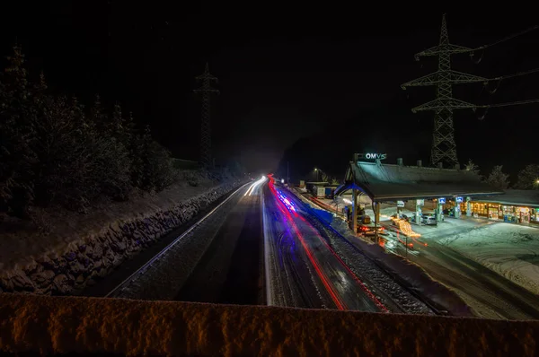 Lekkie Szlaki Samochodów Austriackiej Autostradzie — Zdjęcie stockowe