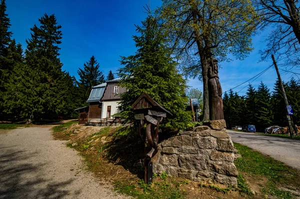 Landelijke Scène Met Wegen Oude Authentieke Hut Onder Blauwe Hemel — Stockfoto