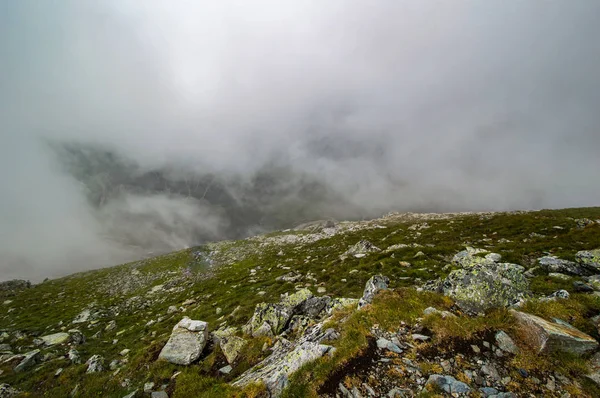 Akciğerli Kalkspitze 'de bulutlu bir gün