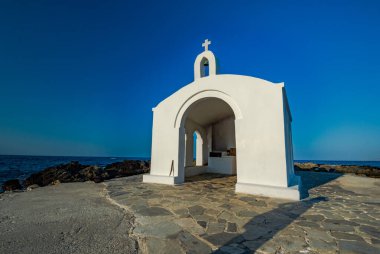Santorini adasının ünlü kilisesi.