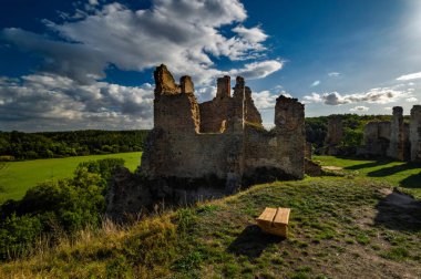 Çek Cumhuriyeti 'ndeki Zviretice şatosunun kalıntıları