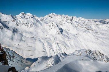 Solden 'daki karlı alpleri görüntüle
