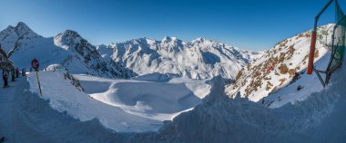 Solden 'daki karlı alpleri görüntüle