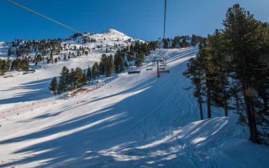 Avusturya 'daki Acherkogel dağında kayak kaldırma