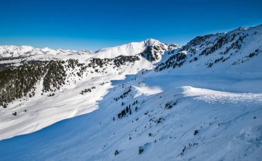 Acherkogel Dağı 'ndaki kayak yamacından görünüm
