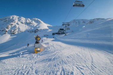 Hochoetz 'deki Acherkogel Dağı' nda kayak pisti.