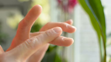Nemlendirici krem losyon susuz üzerine sürtünme kaşıntılı parmak deri zarar
