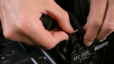 Pc kişisel bilgisayar kasasının içinde Gpu grafik kartından bitirdiğinden PCI kablo tel