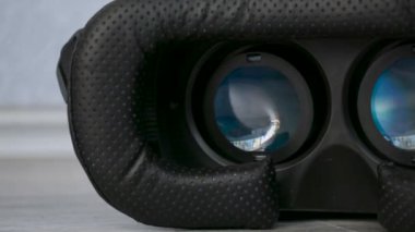 3d 360 oyun oynarken iç Vr sanal gerçeklik gözlük doğru kaydırmak için yaptı vurdu