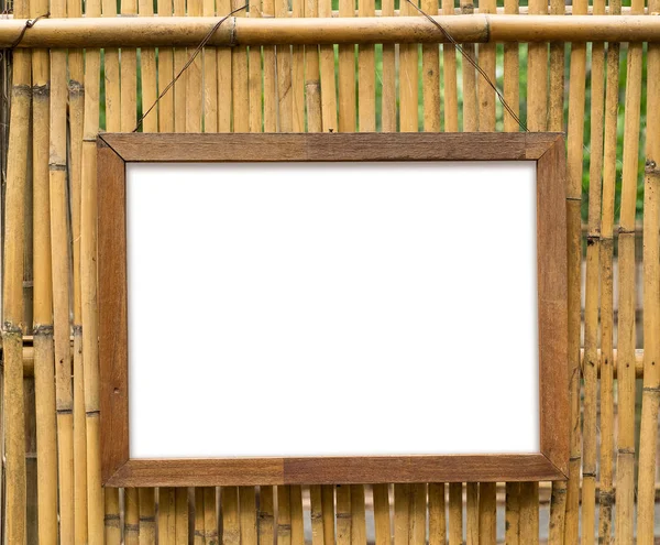 Prázdný dřevěný fotografický rám s bambusovou zdí — Stock fotografie
