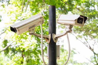 Parktaki güvenlik kamerası.