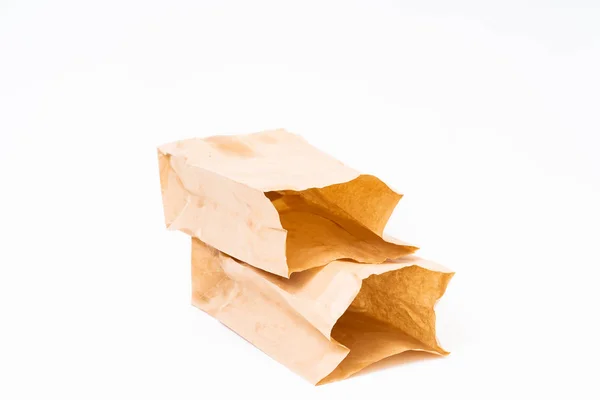 白い背景の上のしわくちゃ茶色の紙袋 — ストック写真