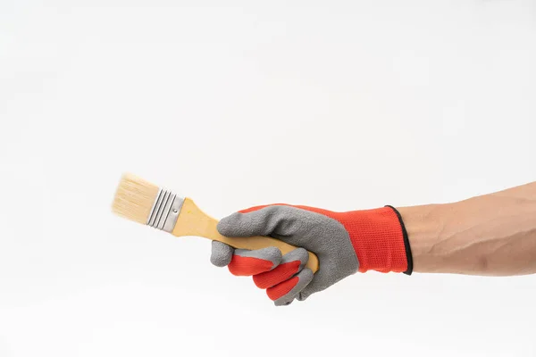 Man hand met rode antislip handschoen houden verfborstel — Stockfoto