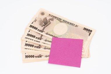 Post-it kağıt ile on bin yen banknot 