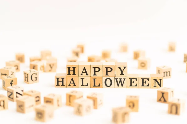 Legno blocco lettera Felice giorno di Halloween — Foto Stock