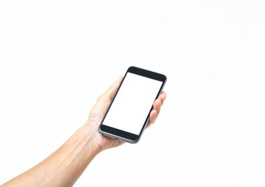Beyaz arka planda izole edilmiş siyah akıllı telefon tutan adam el, 