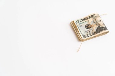 Beyaz arka planda Amerikan doları banknot