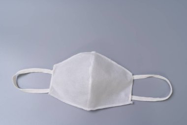 COVID-19 salgınını korumak için beyaz yüz maskesi