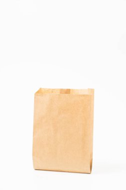 Beyaz arka planda izole edilmiş yiyecek paketleme şablonu için kahverengi el işi kağıt torbası. şablon modelleme koleksiyonu. 