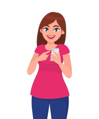 Akıllı telefon, izole beyaz arka plan karşı dururken tutan gülümseyen güzel genç kadın. Modern yaşam tarzı ve iletişim kavramı resimde vektör karikatür düz stil.