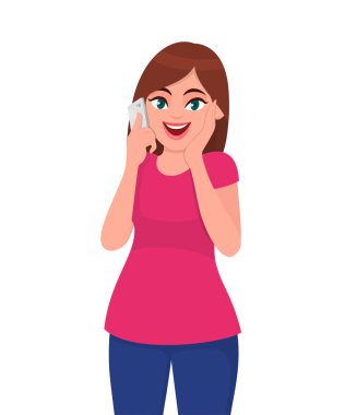 Akıllı telefonda konuşurken ve yüzünde elini tutarak gülümseyen güzel genç kadın ifade heyecan. Modern yaşam tarzı ve iletişim kavramı resimde vektör karikatür düz stil.