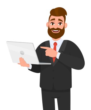 Gülümseyen genç sakallı iş adamı tutan / en son yepyeni dizüstü bilgisayar cihazı gösteren ve el parmağı ile işaret. Modern yaşam tarzı, dijital teknoloji trendi, karikatür taşınabilir gadget.