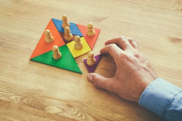 Kép Tangram Puzzle Blokkok Sakk Számok Fából Készült Asztal Humán — Stock Fotó