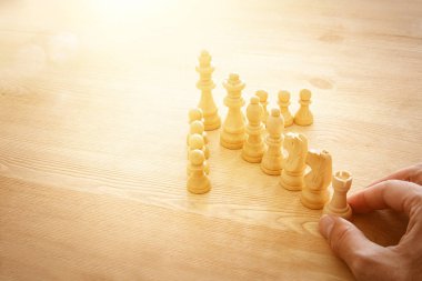 Satranç görüntüsü. İş, rekabet, strateji, liderlik ve başarı kavramı