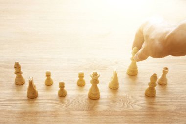 Satranç görüntüsü. İş, rekabet, strateji, liderlik ve başarı kavramı