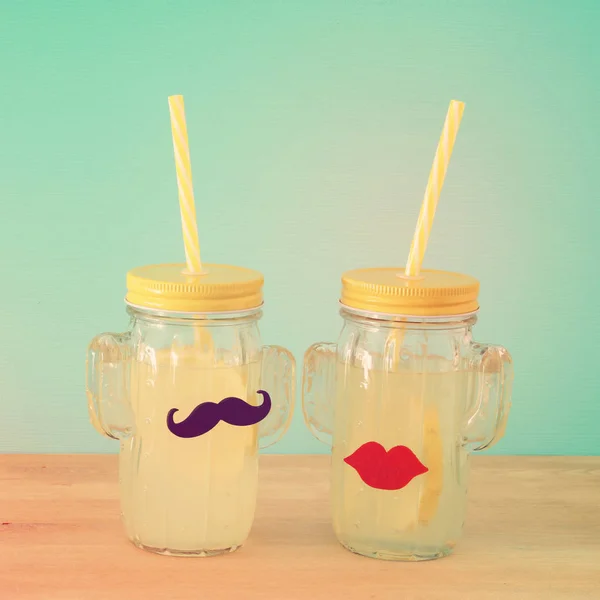 Imagen Bebida Fresca Limonada Lindas Gafas Forma Cactus Con Bigote — Foto de Stock