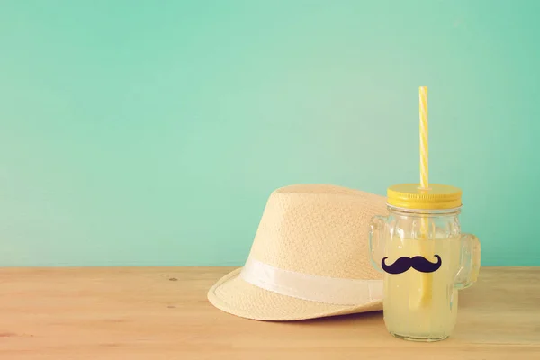 Imagen Bebida Fresca Limonada Lindas Gafas Forma Cactus Con Bigote — Foto de Stock