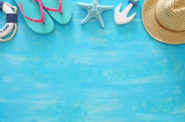 Görüntü deniz yaşam tarzı nesnelerle seyahat tatil tropikal ve yaz. Üstten görünüm