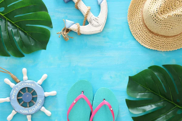 Görüntü deniz yaşam tarzı nesnelerle seyahat tatil tropikal ve yaz. Üstten görünüm